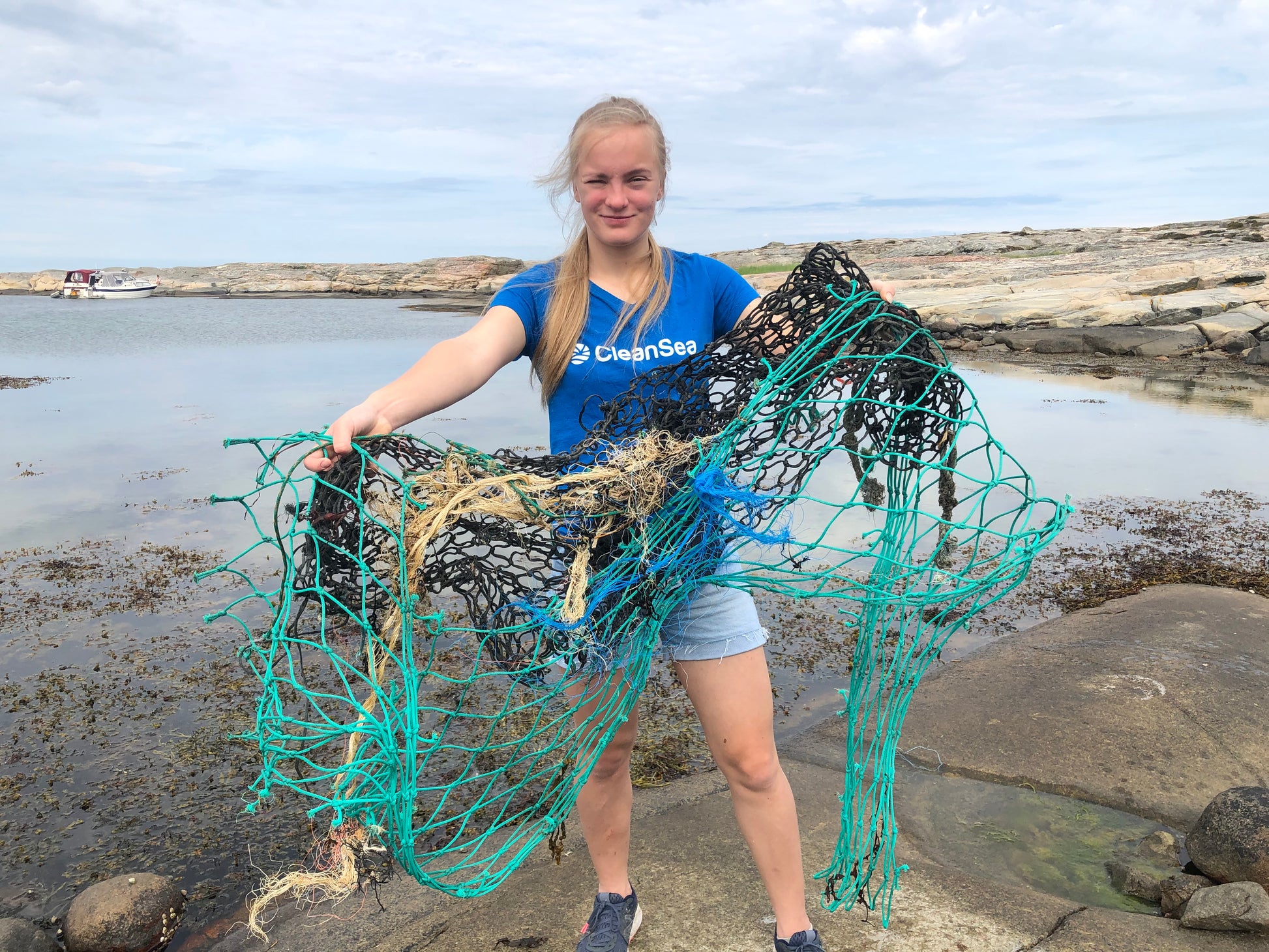 25 plastic bottles/month - (0,25 kg) - CleanSea